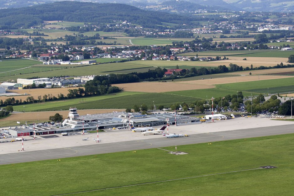 Park And Ride Flughafen Linz www.flughafen-linz.at